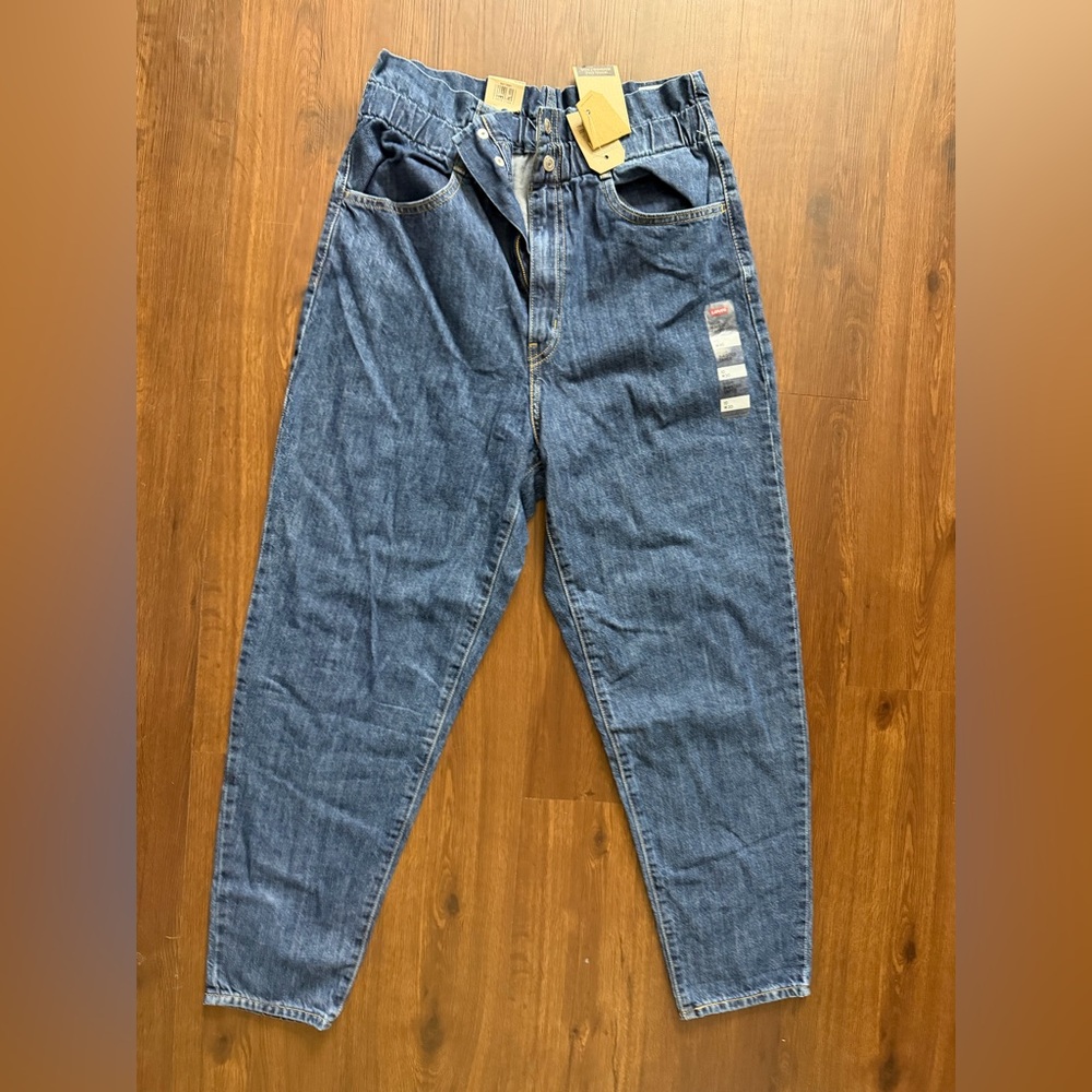 Woman Levi’s High Wasted Taper Jeans